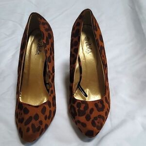 NWOT, Dots women's platform animal print shoes